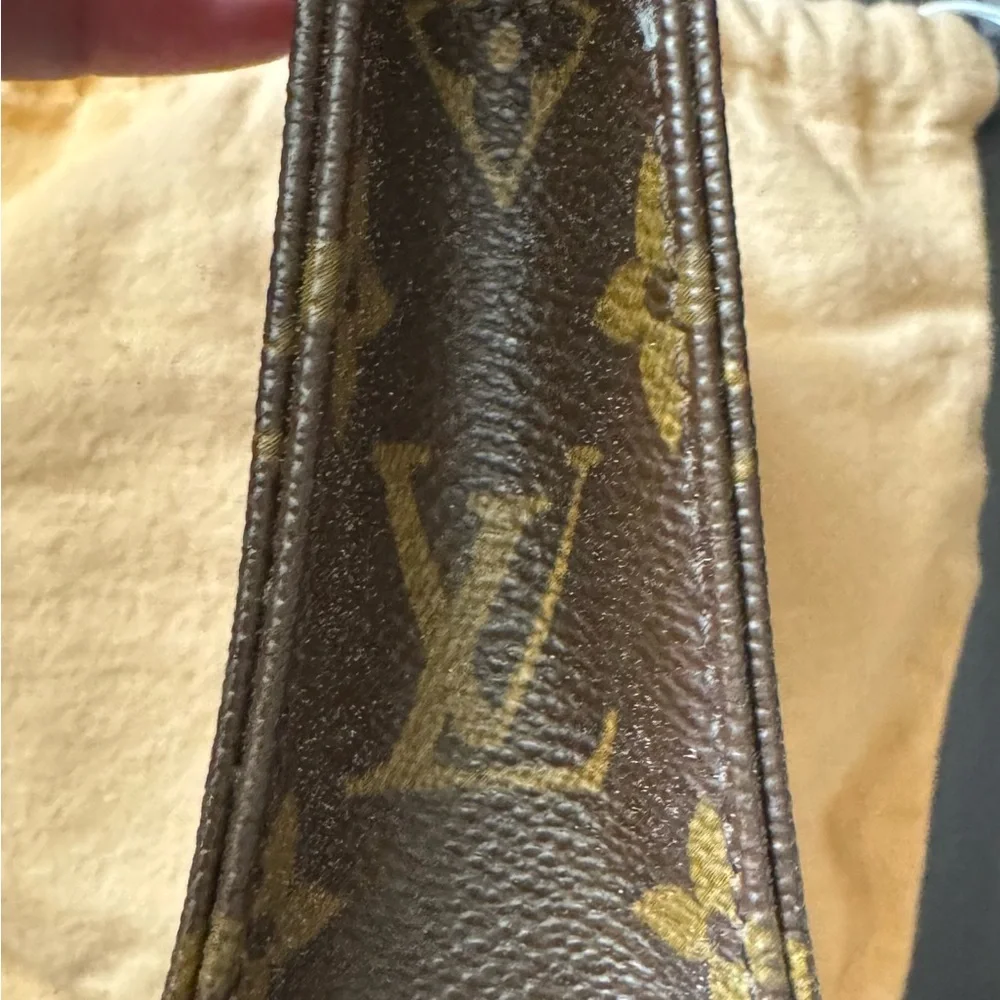 Louis Vuitton Toiletry Bag/Pouch Size 15 w/COA. FREE SHIPPING!